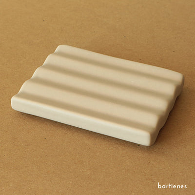 seifenablage-keramik-in-wellenform-wave-in-matt-beige