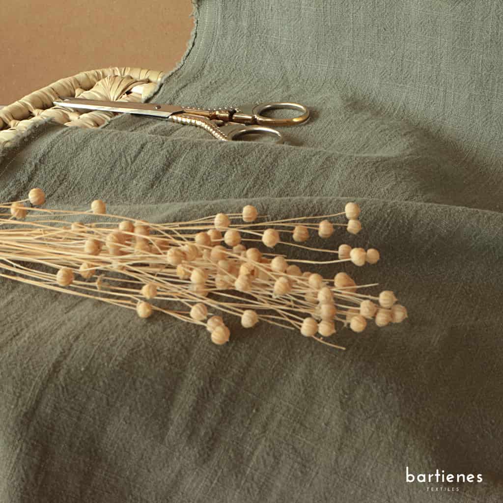 vier-leinen-stoffe-stonewashed-als-meterware-in-den-farben-uni-rost-ocker-lachsrosa-dunkles-altrosa