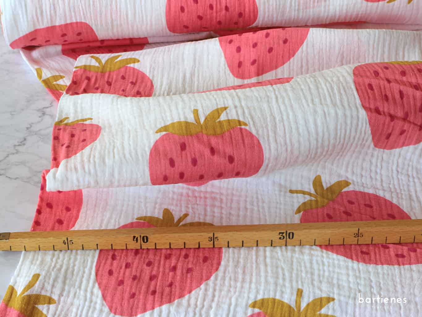 Musselinstoff mit XL-Früchten als Meterware