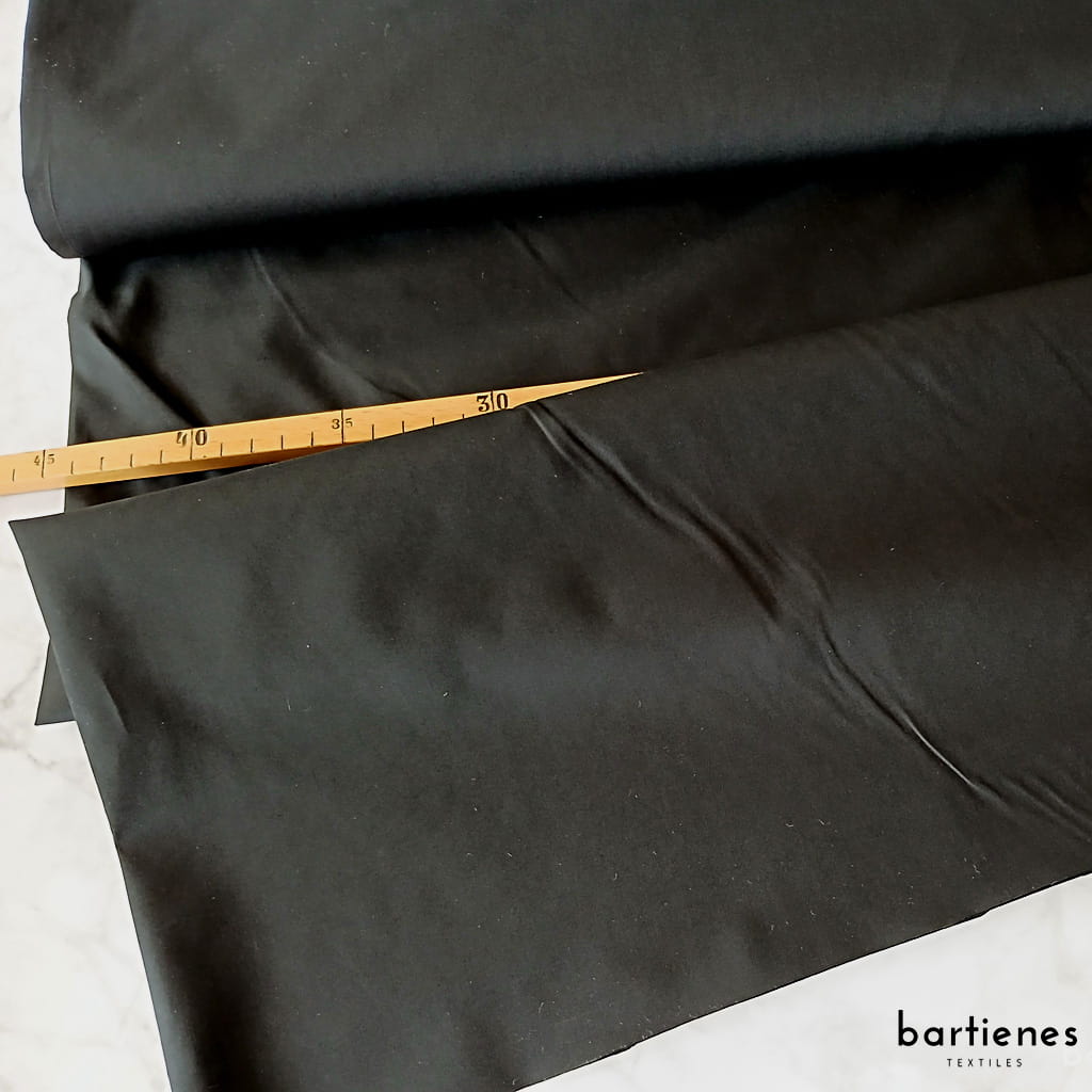 stoffballen-papertouch-popeline-mit-massstock-und-schere