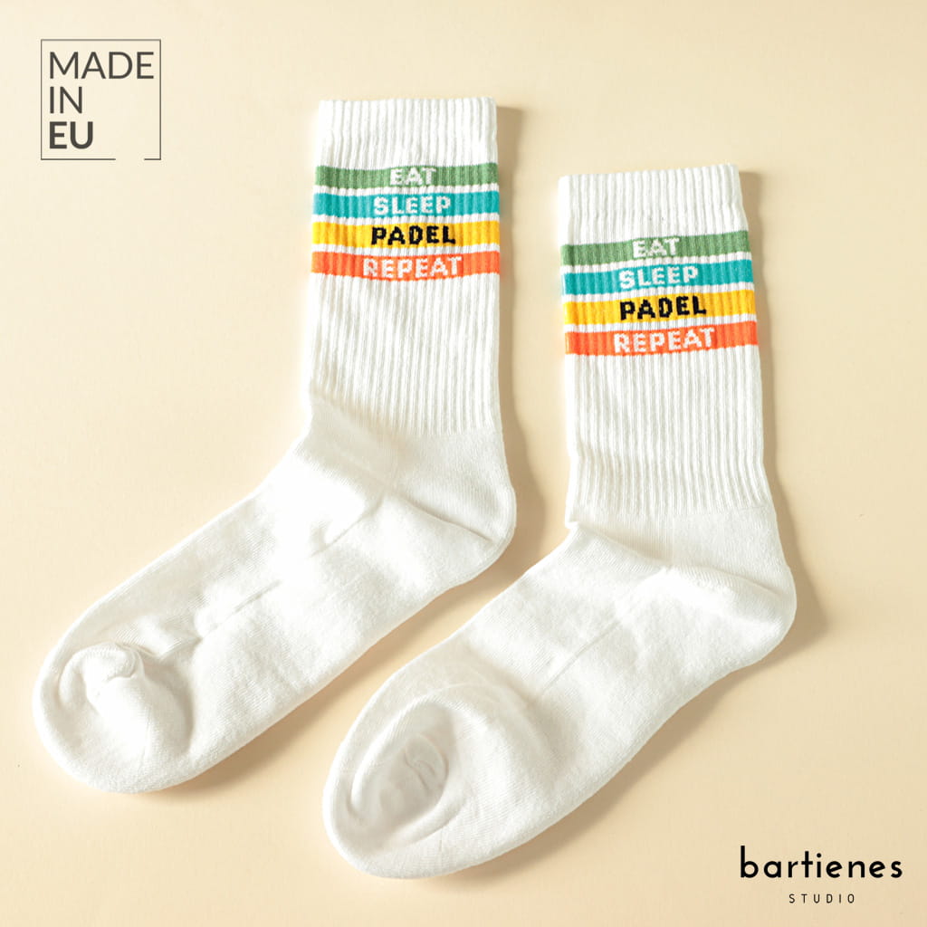 tennissocken-paar-in-weiss-mit-grünen-retro-streifen-und-statement-lucky-socks