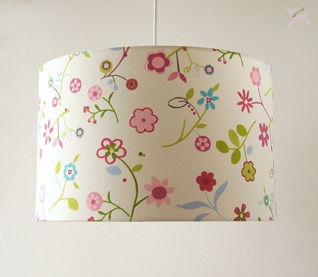 lampenschirm-kinderzimmer-vögel-blumen-pastell-weiss