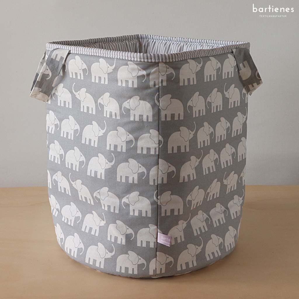 aufbewahrung-spielzeug-stoffkorb-grau-weiss-tiere