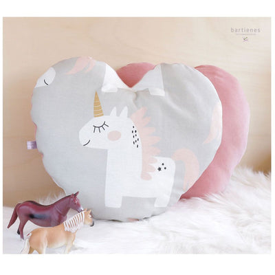 herzkissen-kinderzimmer-deko-einhörner-beige-weiss-rosa-samt