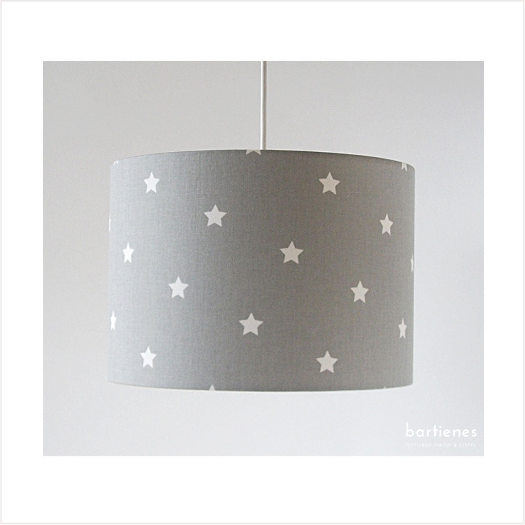 stoff-hängelampe-puderrosa-mit-sternchen-weiss