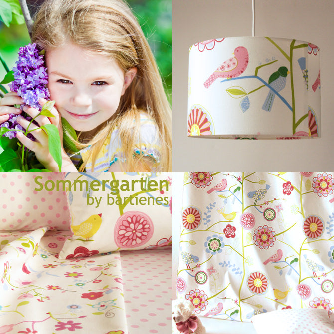 vier-fotos-zur-englischen-stoffserie-sommergarten-mit-fotos-von-lampenschirm-sowie-kissen-und-meterware-hängend-mit-kombistoff-punkte-und-mädchen-mit-flieder-blüte