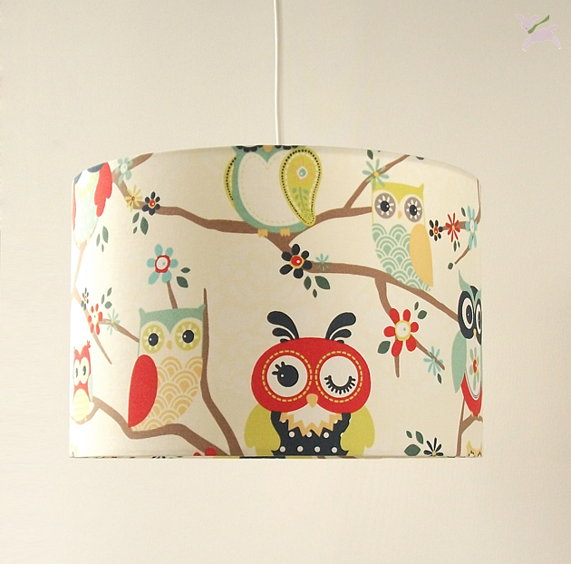 lampenschirm-kinderzimmer-grosse-eulen-stoff-creme