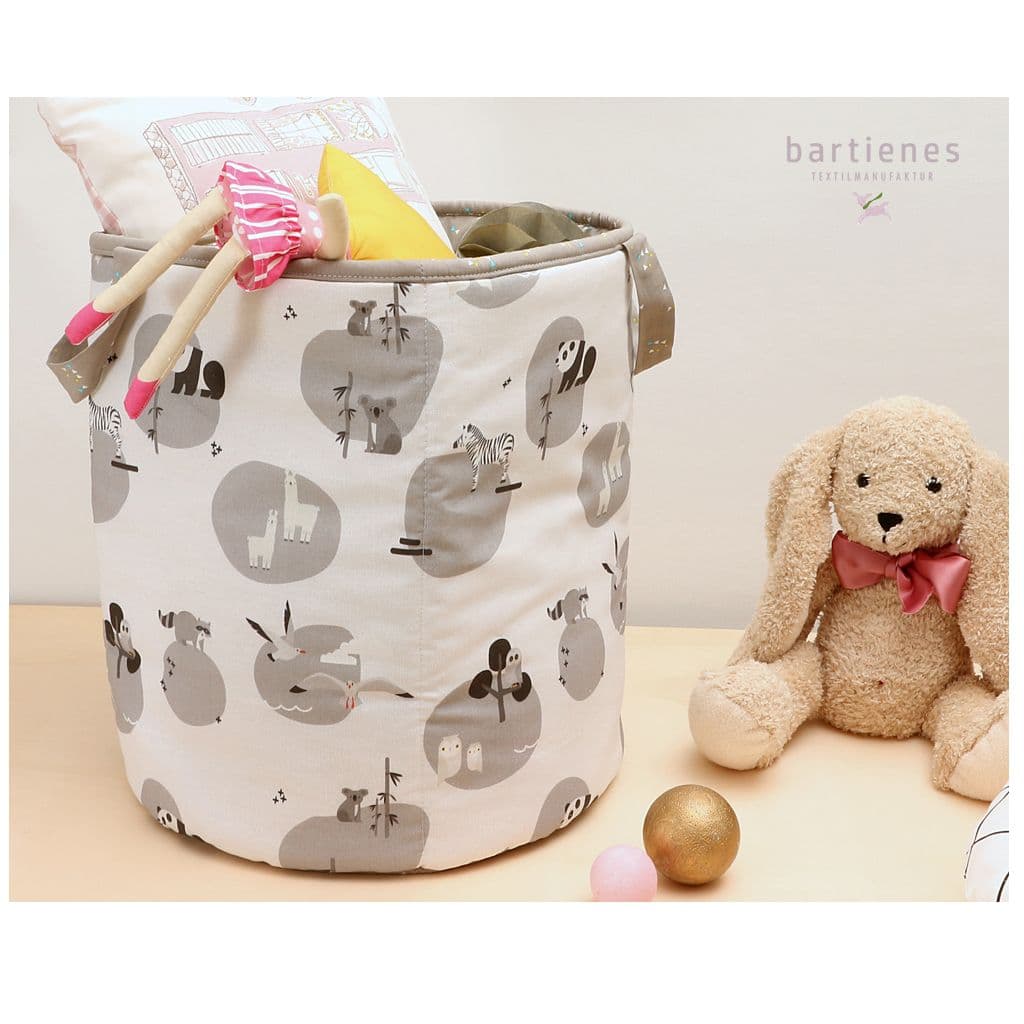 spielzeugkorb-stoff-grau-weiss-taupe-tiere-grafisch