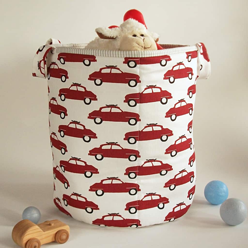 aufbewahrungskorb-kinderzimmer-stoff-autos-rot-weiss
