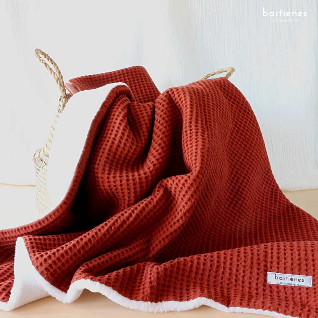 Warme Baby Decke mit Waffelpique in Rost kaufen - Bartienes