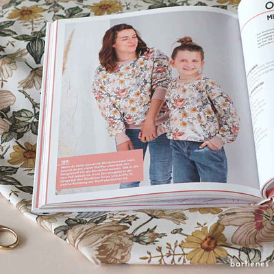 Baumwolljersey Vintage Blumen mit Nähbeispiel Sweater für Mädchen und Mama aus Nähbuch Hej Minimode Kinderkleidung nähen