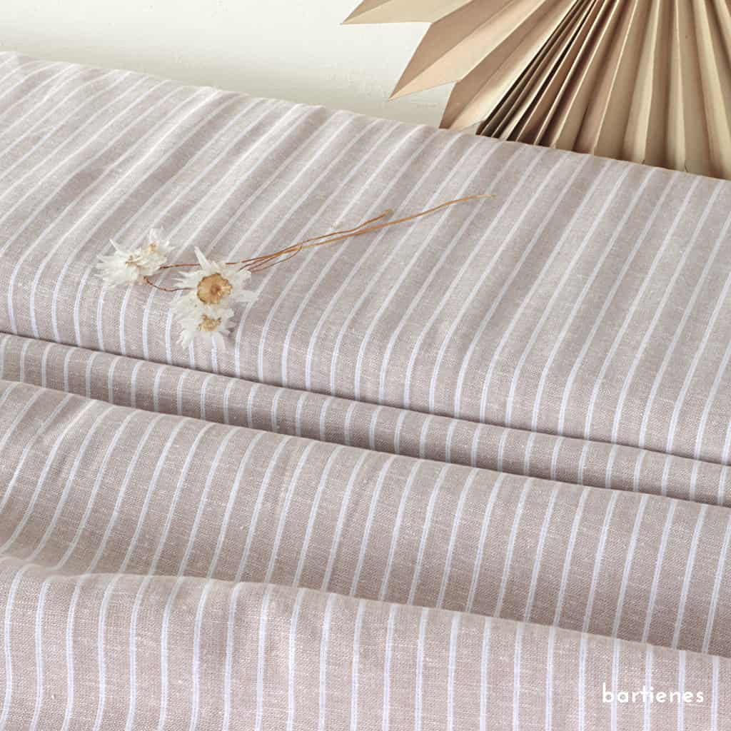 halbleinen-stoff-gedecktes-mint-mit-eingewebten-weissen-streifen-und-melangeeffekt-weil-garngefärbt