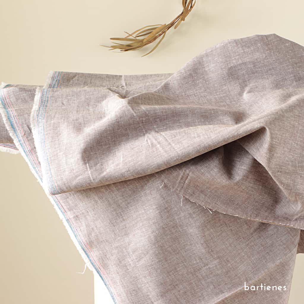 halbleinen-stoff-gedecktes-mint-mit-eingewebten-weissen-streifen-und-melangeeffekt-weil-garngefärbt