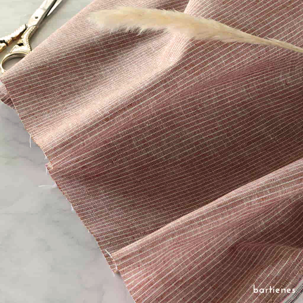 halbleinen-stoff-gedecktes-mint-mit-eingewebten-weissen-streifen-und-melangeeffekt-weil-garngefärbt